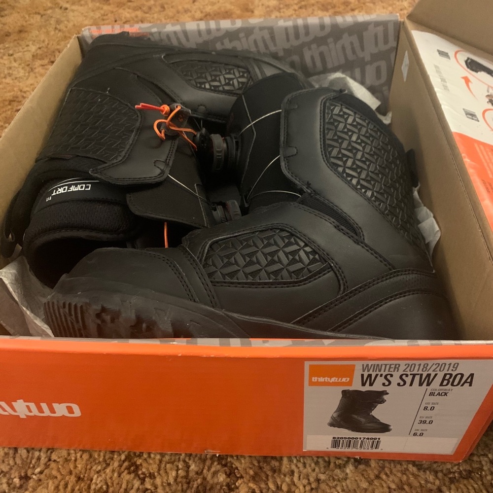 Women’s boa snowboard boots size 8